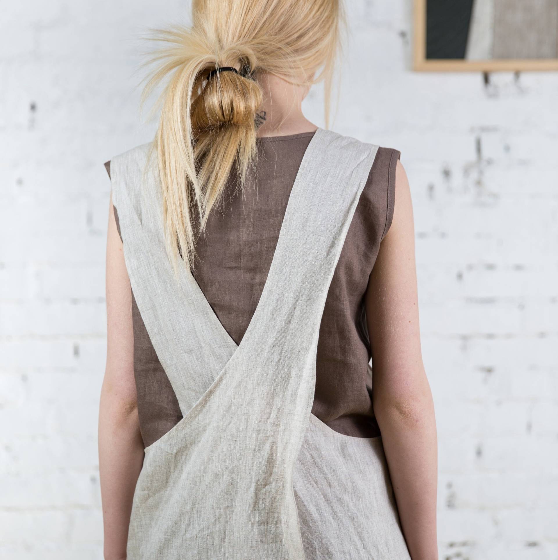 Schürze Mit Gekreuzten Trägern Und Taschen von linenfairytales