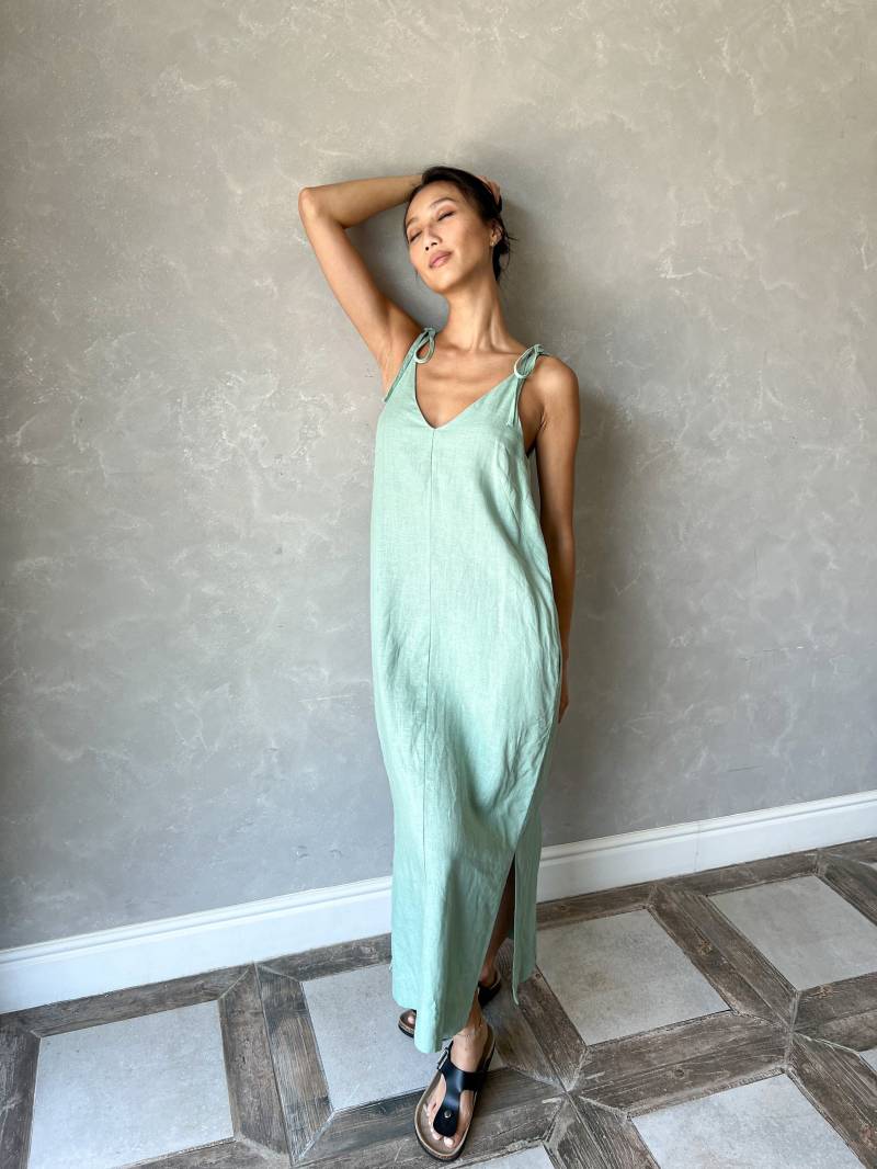 Sommer Leinen Slip Kleid, Spaghetti Strap Trägerkleid, Strandkleid, Cami Kleid Zoe, Kleidung in Übergröße von linenfairytales