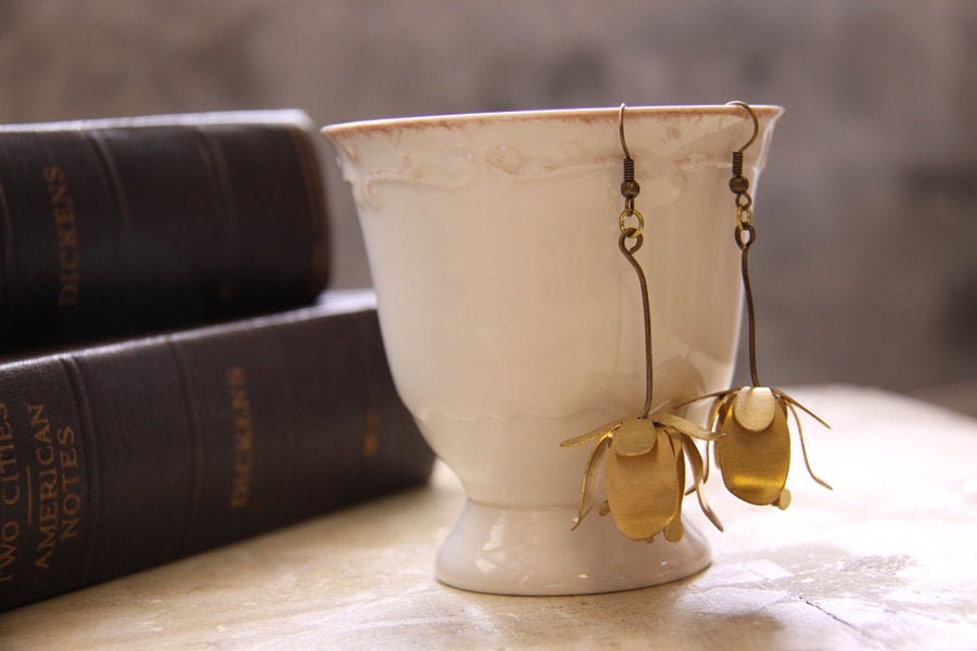 Charm Blume Ohrringe, Layering Ohrringe Für Jeden Tag, Messing Schmuck, Waldblume von linenjewelryshop