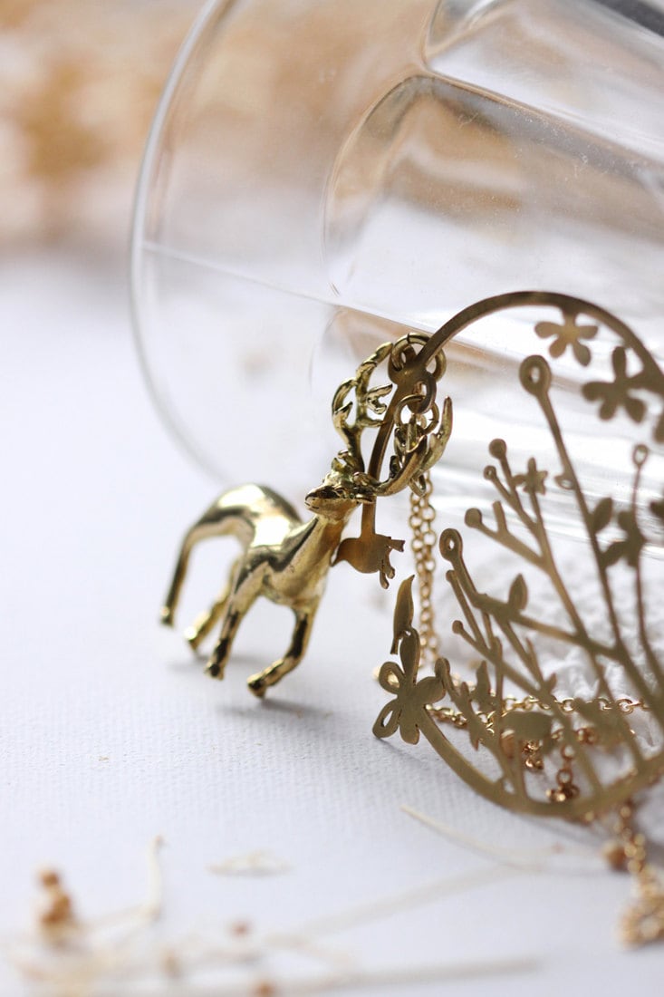 Charm Hirsch Mit Naturrahmen Halskette, Hirsch Halskette, Gold Rahmenkette, Süßer Halskette von linenjewelryshop