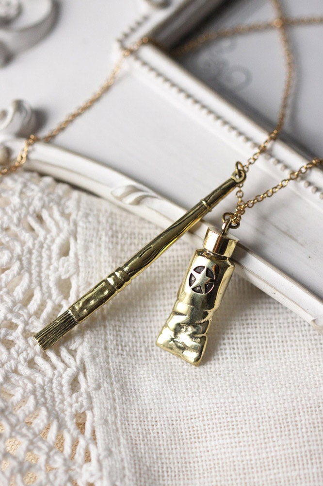 Goldene Kleine Tube Und Bürste Charm Halskette/Leinen Schmuck Style von linenjewelryshop