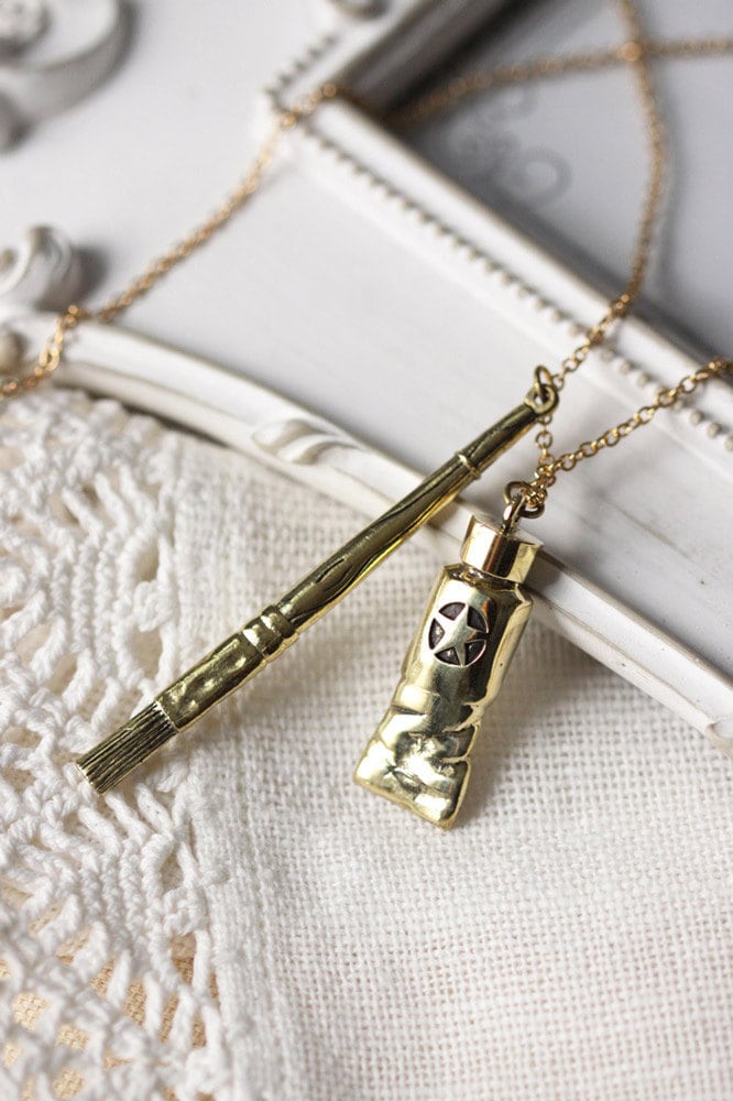 Goldene Kleine Tube Und Bürste Charm Halskette/Leinen Schmuck Style von linenjewelryshop