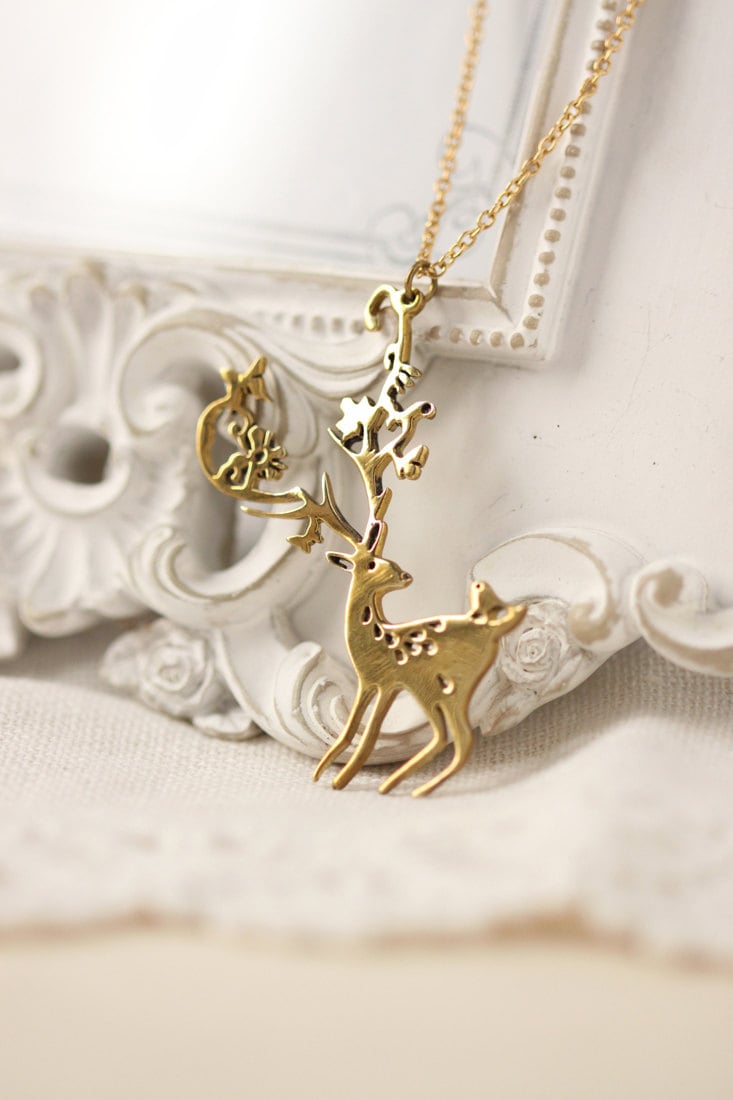 Kleine Hirsch Blumen Horn Charm Necklace.original Von Linen Jewelry. /Unikatschmuck/Accessoires Im Schicken Stil von linenjewelryshop