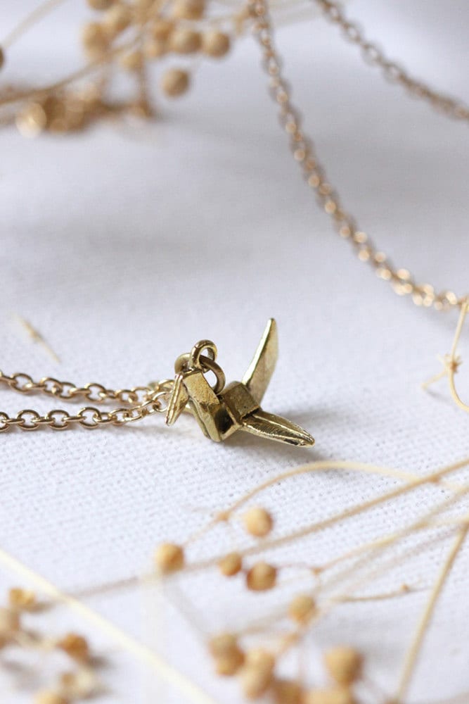 Winzige Origami Vogel Halskette/Leinen Schmuck Für Den Alltag Aus Messing von linenjewelryshop