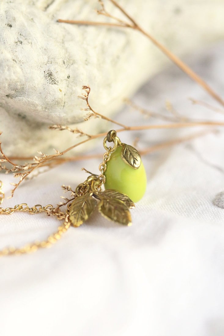 Kleiner Pfirsich Anhänger, Blatt Anhänger von linenjewelryshop