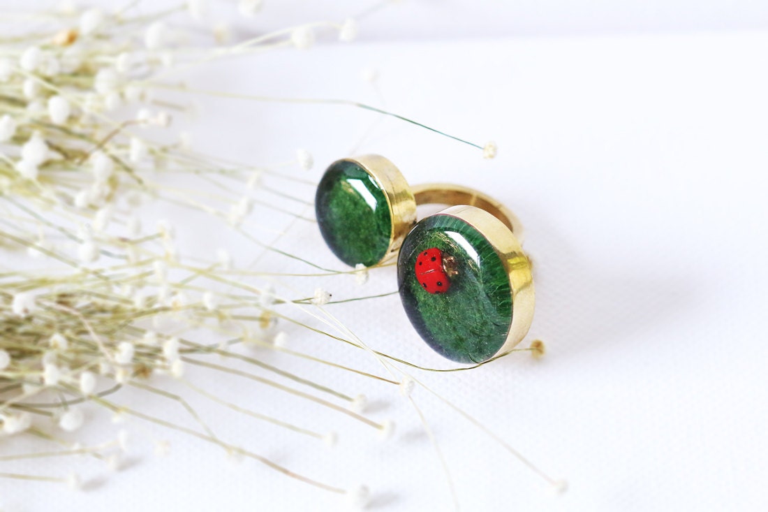 Marienkäfer Auf Gras Ringe, Kleine Glänzende Käfer Ringe von linenjewelryshop
