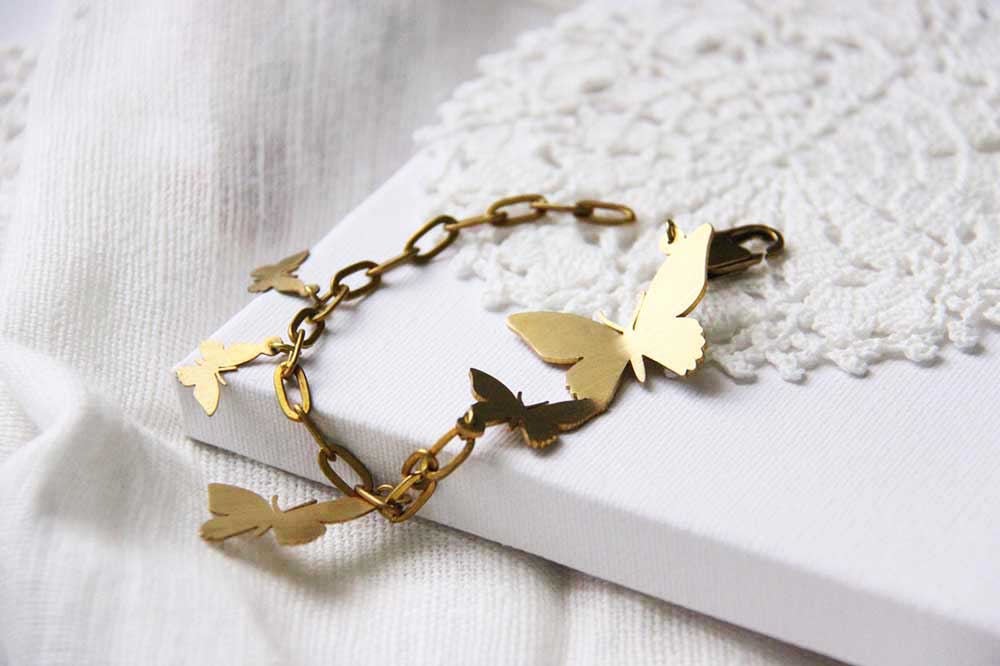 Messing Schmetterlinge/Goldene Leinen Schmuck Alltags Kettenarmband von linenjewelryshop