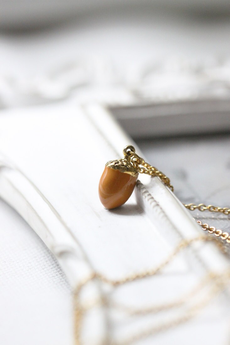 Nuss Halskette(Klein, Charme Anhänger Halskette, Kleine Halskette, Halskette Für Jeden Tag, Herbst Halskette, Tiny Halskette, Miniatur Halskette von linenjewelryshop