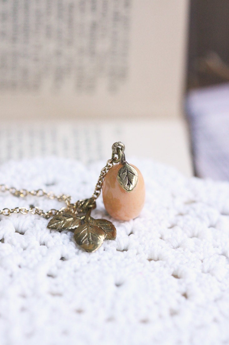 Orange Birne Anhänger | Kleine Halskette, Charme Wald Jeden Tag Natur Obst Halskette von linenjewelryshop