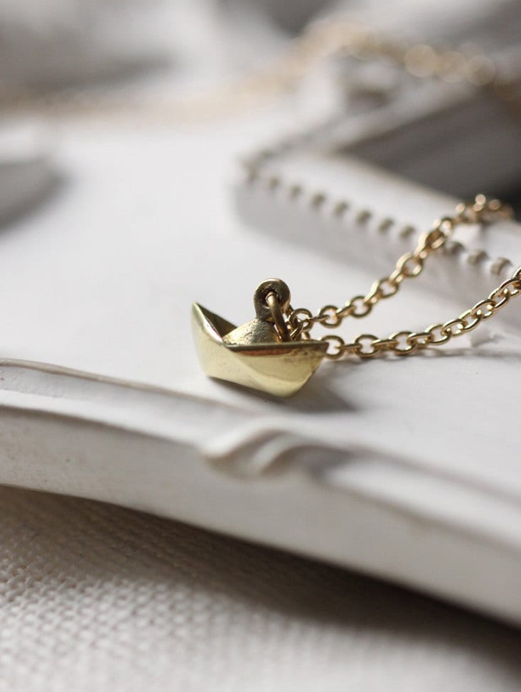 Papierboot Halskette - Lovely Modern Charm Schmuck von linenjewelryshop