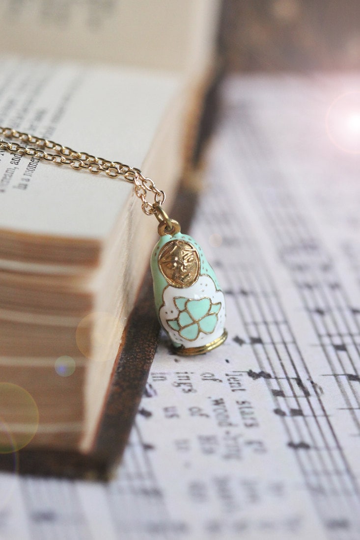 Russland Puppe Halskette | M. Größe, Grüne Anhänger, Babuschka Halskette, Täglich Schmuck, Grüne Babuschka Halskette von linenjewelryshop