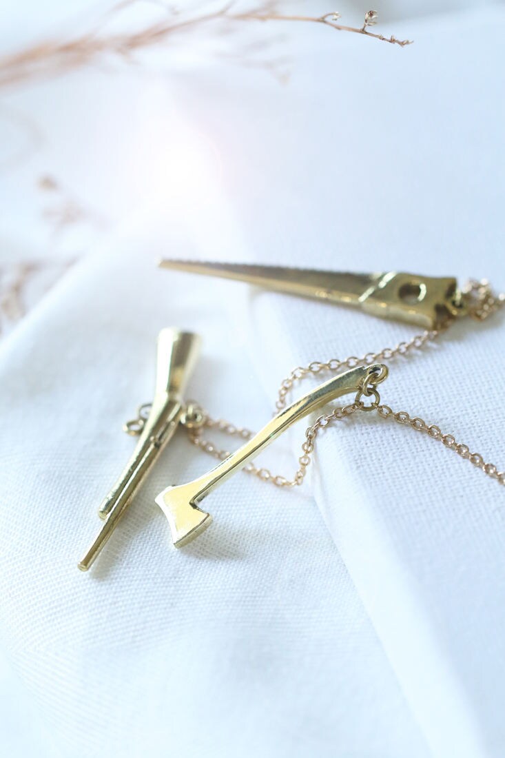 Säge Axt Und Pistole Halskette/Leinen Schmuck Für Jeden Tag von linenjewelryshop