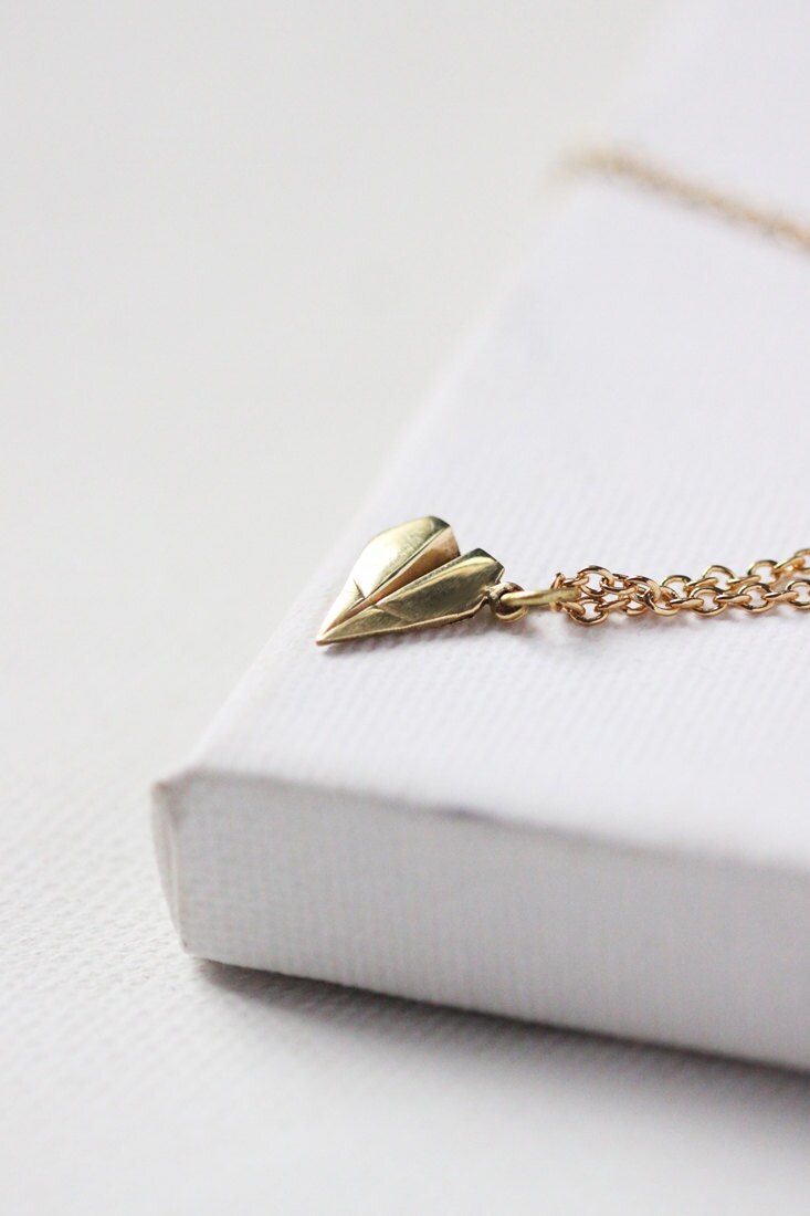 Kleine Papierflieger Halskette, Origami Halskette, Schmuck Für Den Täglichen Gebrauch, Papierflieger Anhänger, Golden Origami Halskette von linenjewelryshop