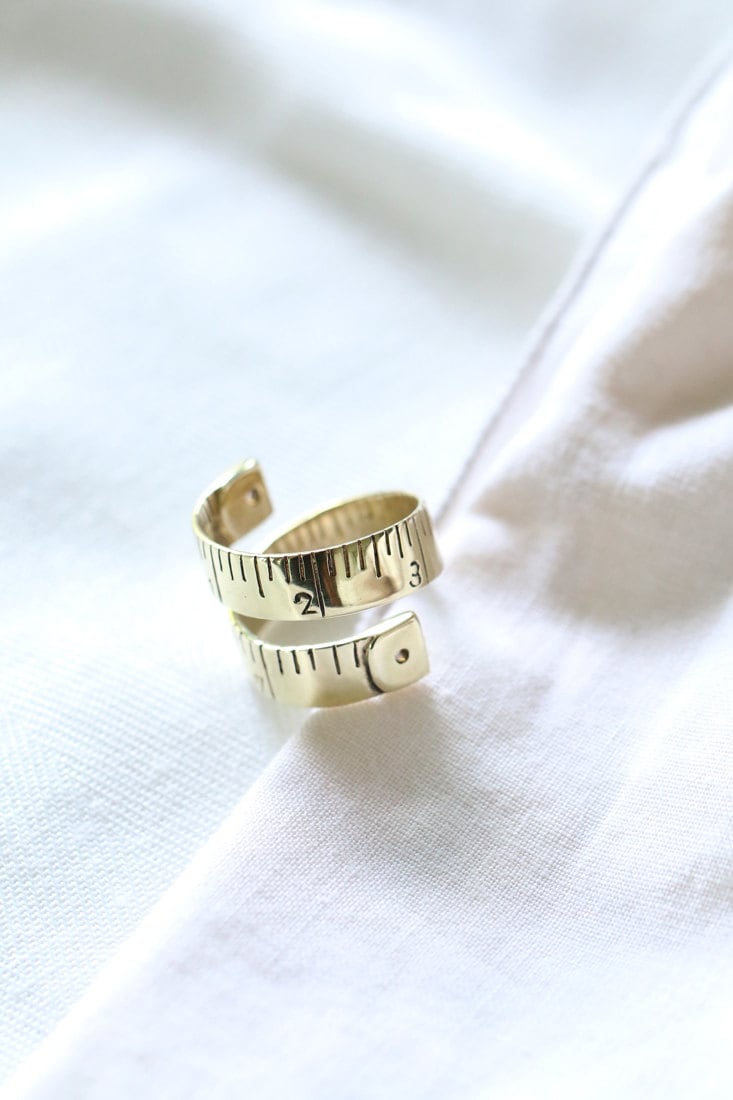 Tapeline Ring, Tapeline Ring, Messing Ring, Maßband Ring, Designed Ring von linenjewelryshop
