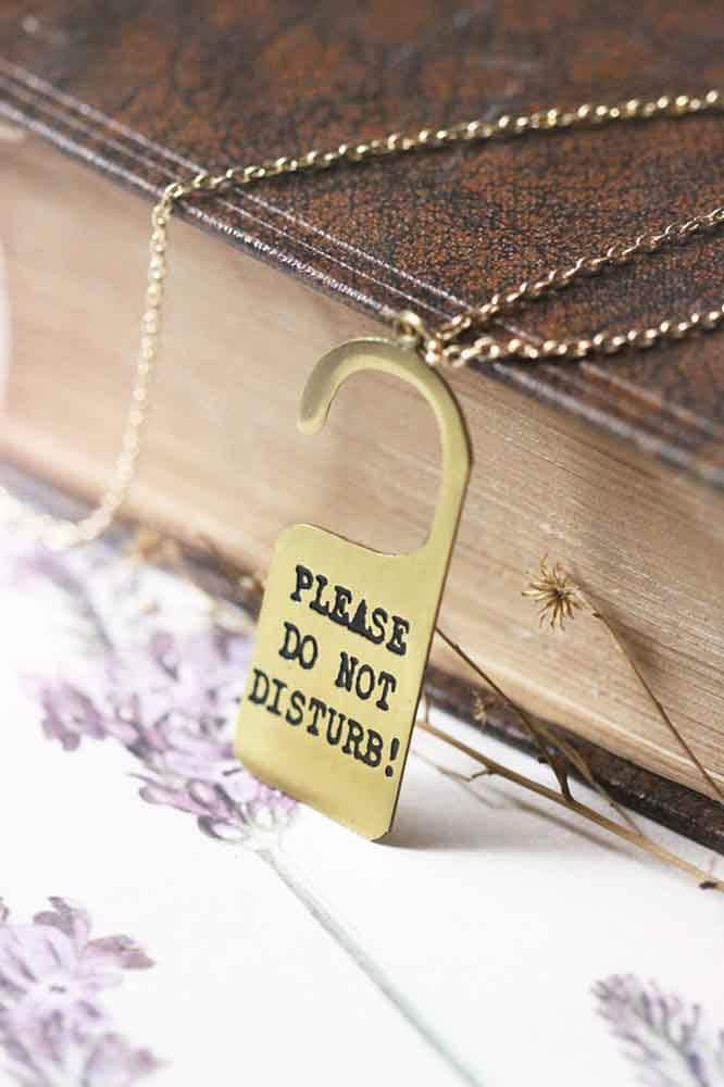 Zeichen Halskette/Bitte Nicht Stören Leinen Schmuck Für Jeden Tag von linenjewelryshop