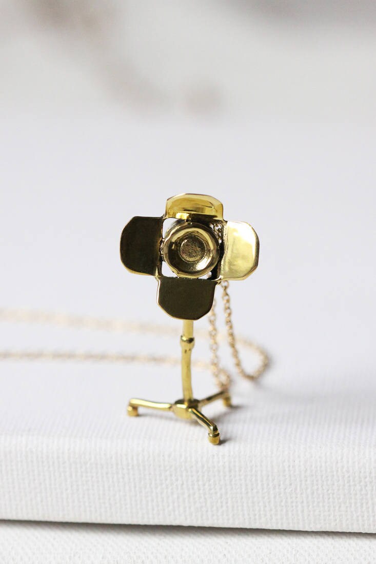 studio Licht Halskette/Leinen Schmuck Messing Miniatur Für Den Alltag Anhänger von linenjewelryshop