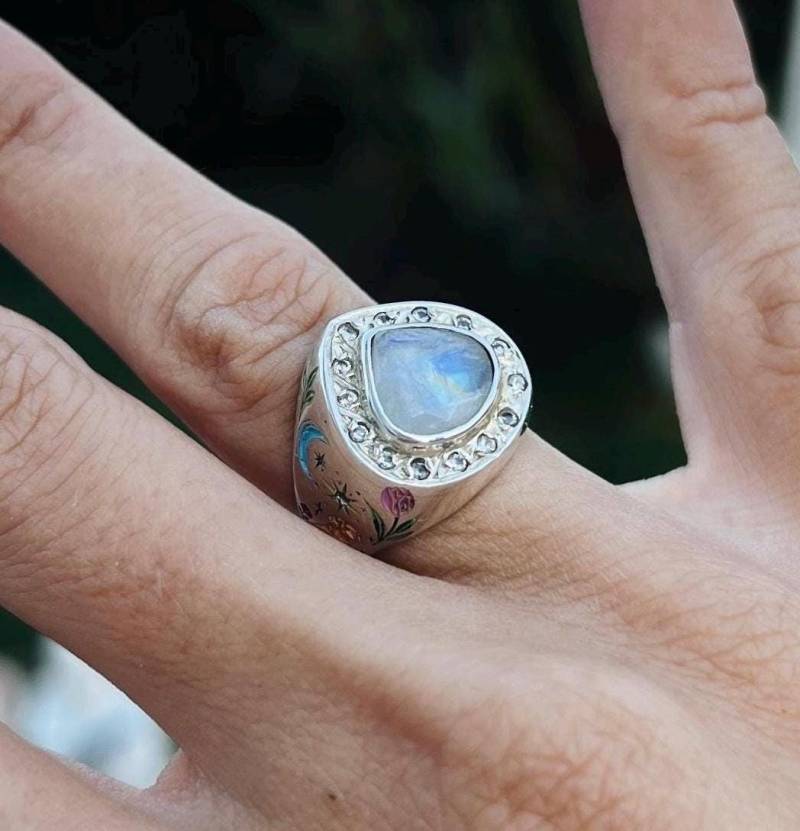 Labrador Retriever Ring Aus Sterlingsilber Mondstein, Florale Emaille, Hund Mutter Labrador Retriever Ring Aus Sterlingsilber Mondstein, Florale Emaille, Hund Mutter von linerworks