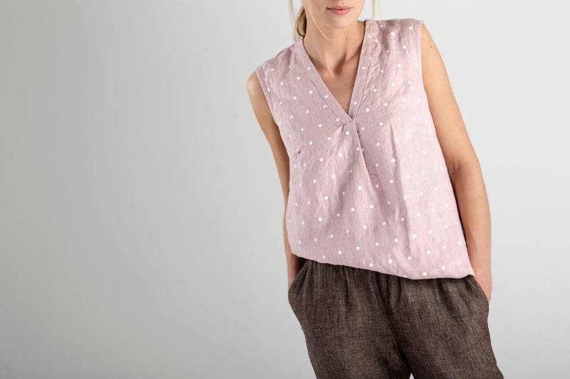 Rosa Ärmelloses Leinen Top Mit Weißen Punkten/Rosa Ärmellose Bluse Lose Fit Oben Rosa Ärmelloses Leinen Top Mit Weißen Punkten/Rosa Ärmellose Bluse Lose Fit Oben von linogija