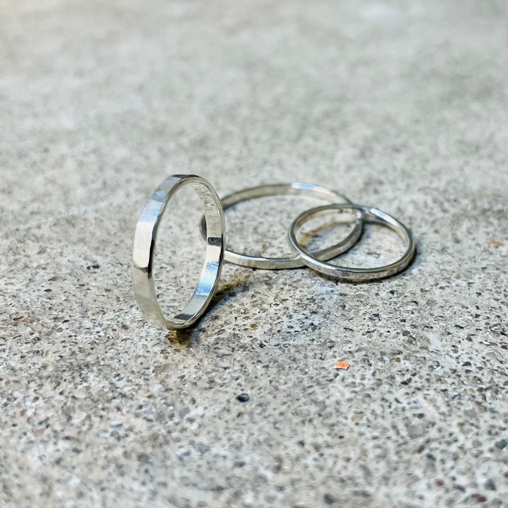 Hammered Circle Ring/Thin Minimal Collection Hammered Circle Ring/Thin Minimal Collection von lioWorks