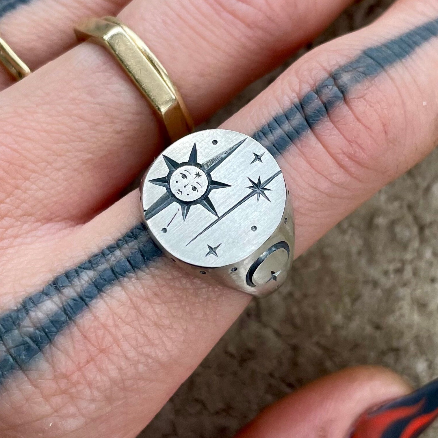 Stars Signet Ring/Handengraved Sun, Moon & Stars Collection Stars Signet Ring/Handengraved Sun, Moon & Stars Collection von lioWorks