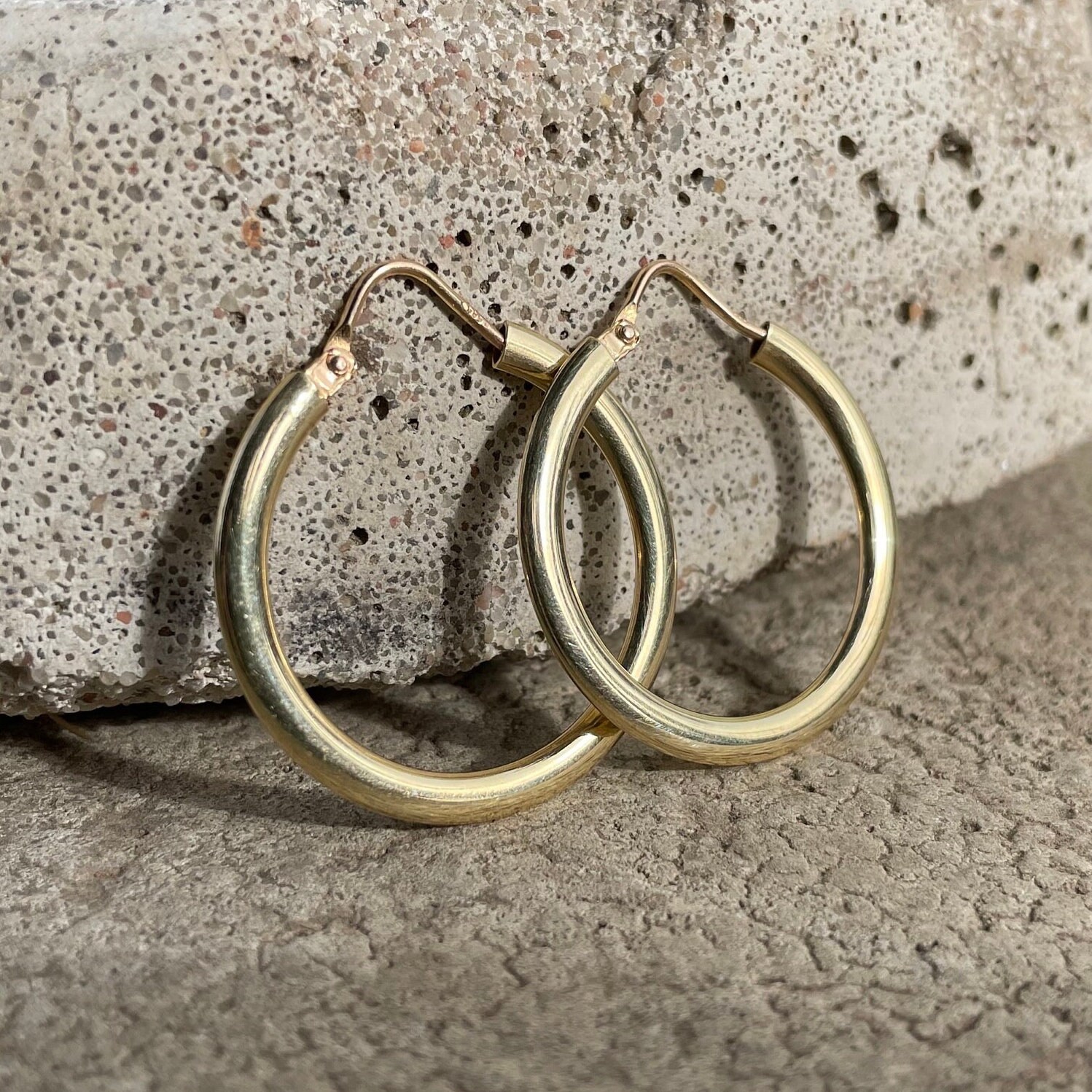 Vintage Gold Hoops // Earrings Vintage Gold Hoops // Earrings von lioWorks