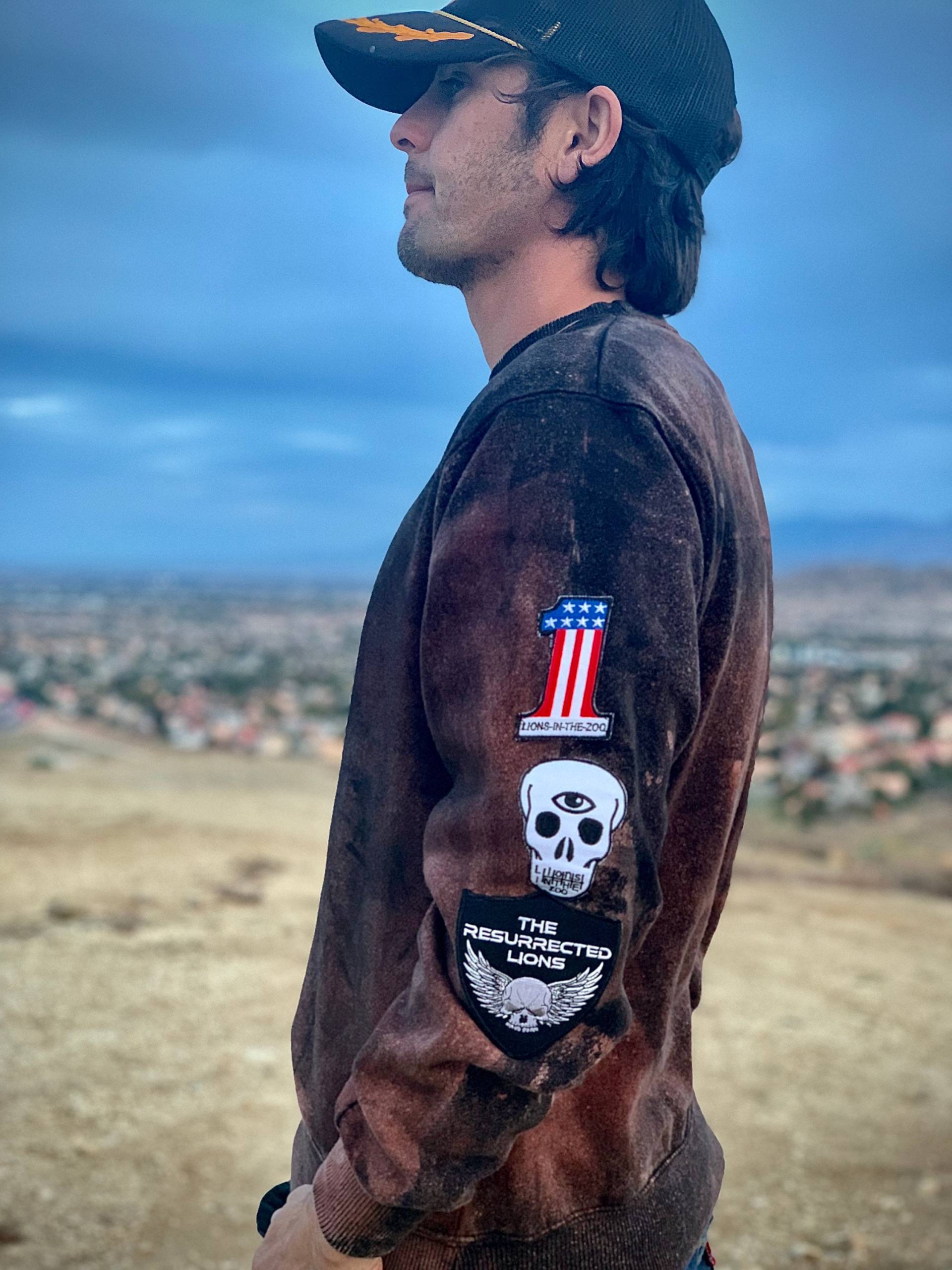 Biker Vintage Rundhalsausschnitt Mit Patches | Small von lionsinthezoo