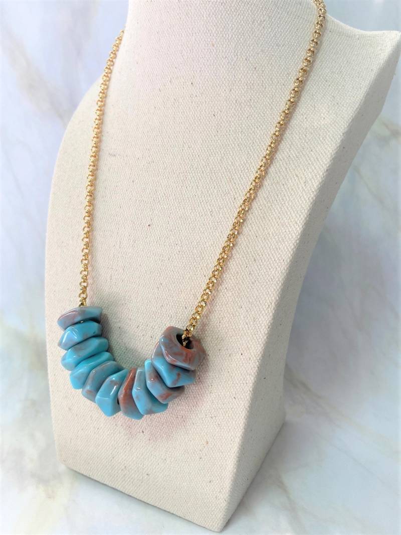 Moderne Blaue Halskette, Blaue Statement Chunky Halskette Für Frauen, Hellblaue Lätzchen Blau Und Rote von liorajewelry