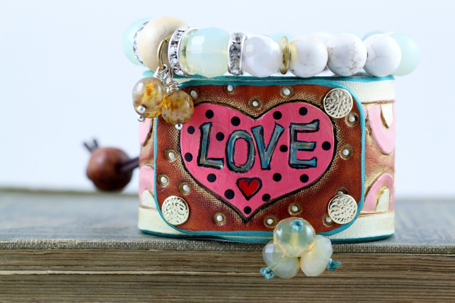 Mehr Pink Love, Lederarmband, Von Hand Geschnitzt Und Bemalt, Herz, Boho, Hippie Schmuck, Cowgirl Schmuck Mehr Pink Love, Lederarmband, Von Hand Geschnitzt Und Bemalt, Herz, Boho, Hippie Schmuck, Cowgirl Schmuck von lisabetzoriginals