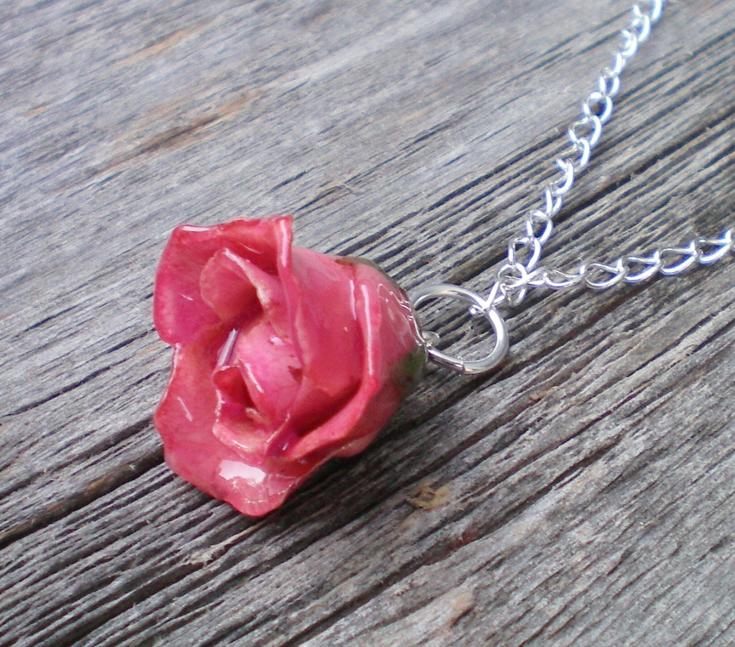Echte Zart Rosa Rose Knospe Einstellbar Sterling Bordstein Kette Halskette Echte Zart Rosa Rose Knospe Einstellbar Sterling Bordstein Kette Halskette von lisaburkin