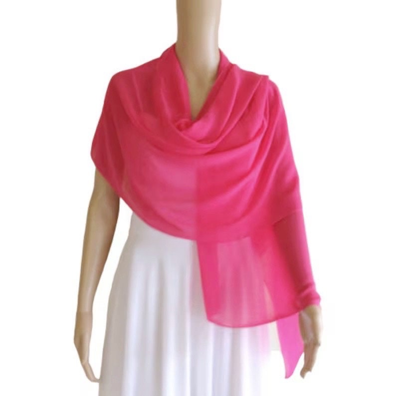 Fluoreszierender Rosa Chiffon-Schal. Langer Schal. Wickelschal von lisaclothing