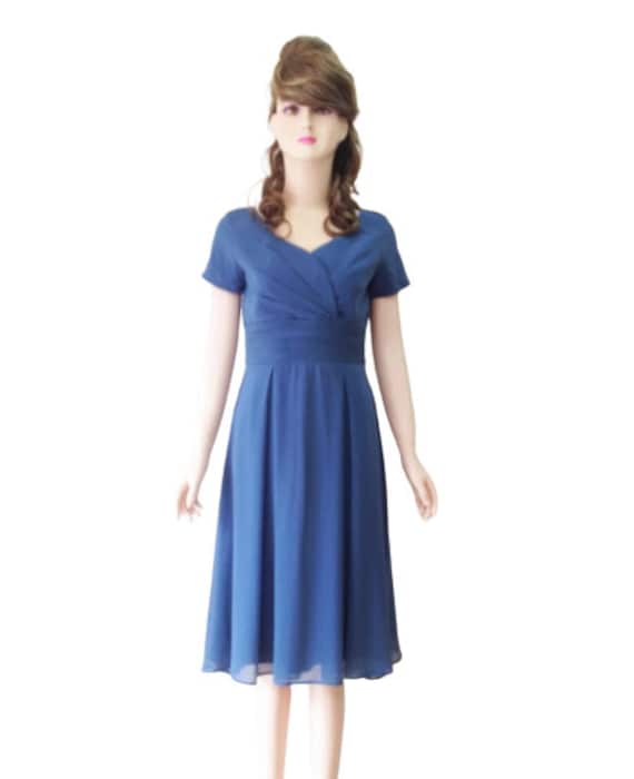 Königsblaues Brautjungfernkleid. Royalblaues Abendkleid. Chiffon Knielanges Kleid Königsblaues Brautjungfernkleid. Royalblaues Abendkleid. Chiffon Knielanges Kleid von lisaclothing