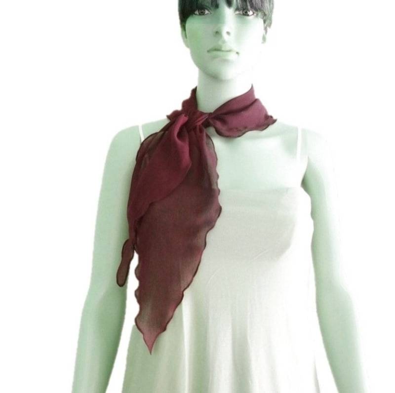 Weinknappheit. Schal Chiffon Soft. Wine Bow Tie von lisaclothing