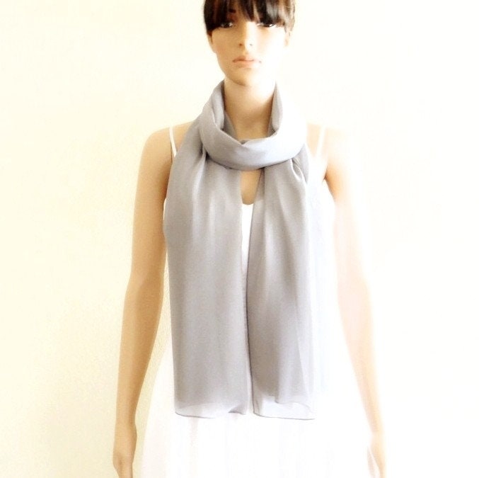 Wolkengrauer Chiffon Schal. Langer Wolkengrauer Chiffon Schal. Langer von lisaclothing