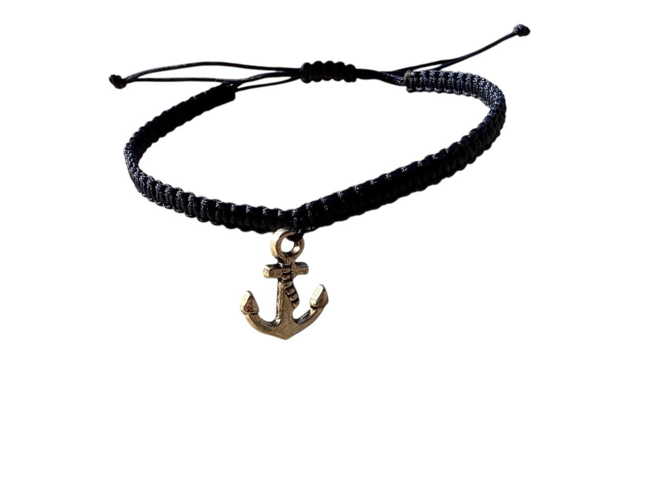 Handgefertigtes Makramee Armband Mit Anker-Anhänger in Silber - Personalisierbar & Maritim Handgefertigtes Makramee Armband Mit Anker-Anhänger in Silber - Personalisierbar & Maritim von lisakohlerhandmade