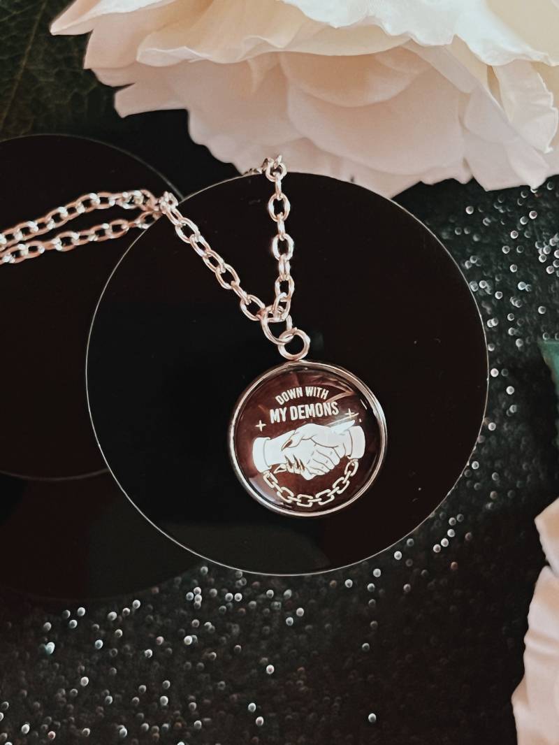 Down Mit Meinen Demons - Witchy Halskette von literarybeads