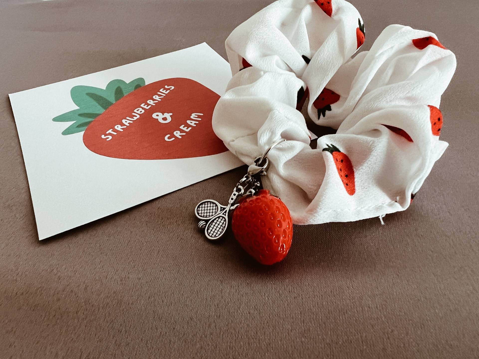 Erdbeeren & Sahne - Wimbledon Inspiriert Scrunchie Tennis von literarybeads