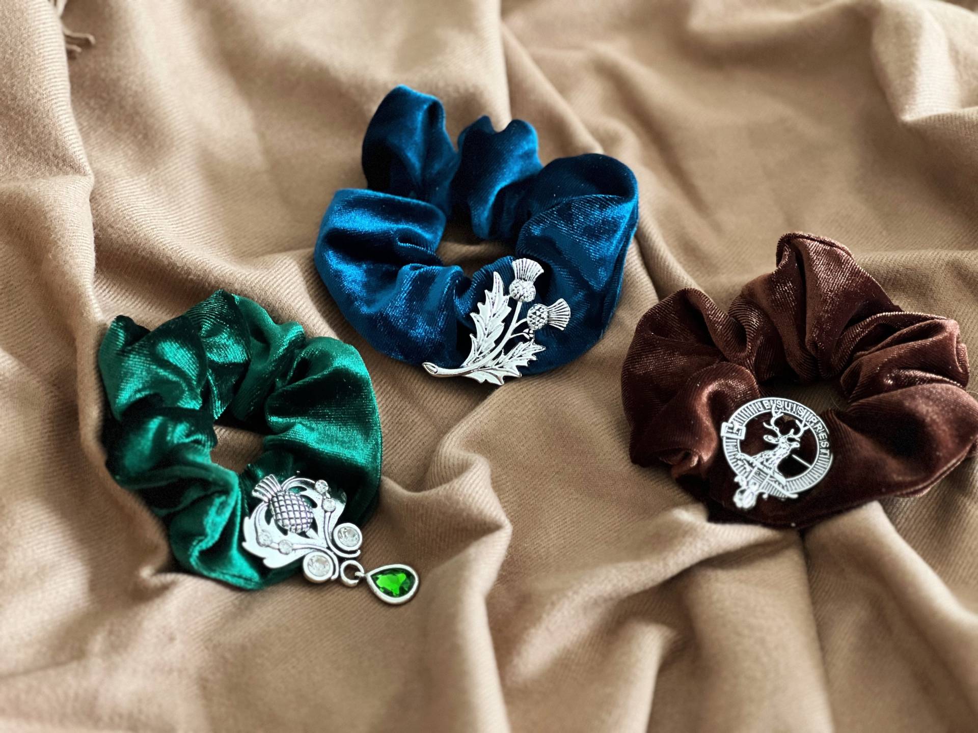 Jamie, Claire & Brianna - Von Der Outlander Inspirierte Scrunchie | Helle Töne von literarybeads
