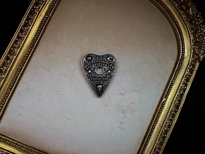 Ouija Brett - Witchy Emaille Pin von literarybeads