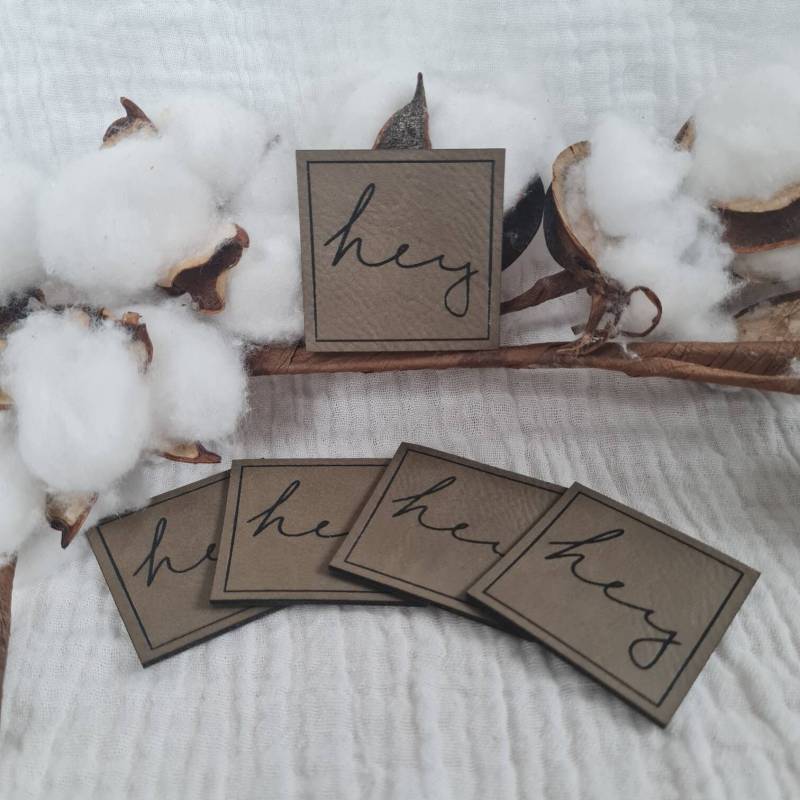 5x Kunstleder Label Verschiedene Designs, Lasergravierte Aufnäher, Pu-Kunstleder, Unikate, Labels Beanies, Gold, Silber Schrift von littleadrianaDE