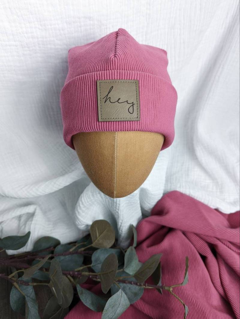 Kunstleder Label Beanie Mütze Unisex. Für Frauen, Männer, Kinder Und Babys. Viele Tolle Motive. Handgefertigte Mütze von littleadrianaDE