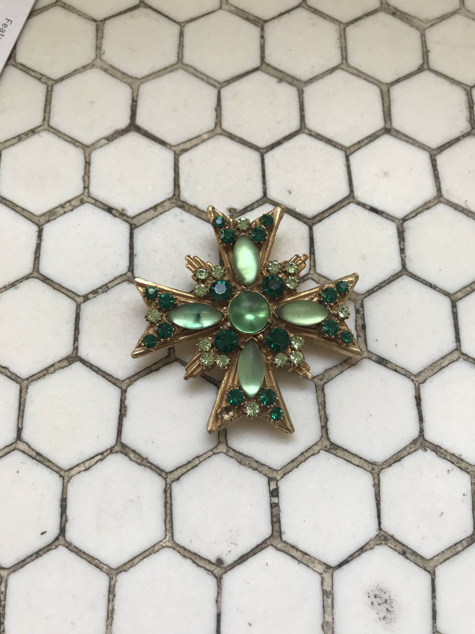 Weinlese Französisch Jeweled Kreuz Hängenden Brosche Weinlese Französisch Jeweled Kreuz Hängenden Brosche von littlebabykitty8