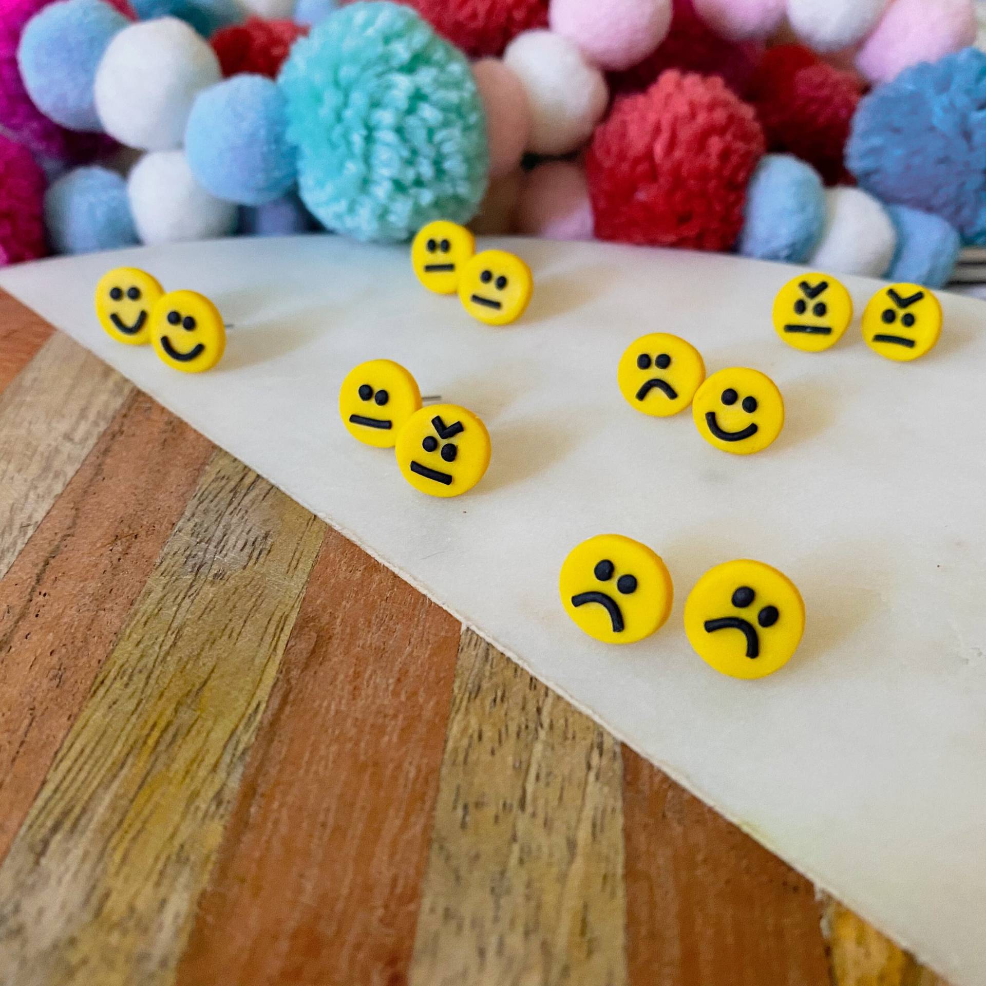 Emoji Ohrringe - Happy Face Ohrstecker Kinderohrringe Kinderschmuck Mädchen Schmuck Glitzer I von littlegembabes