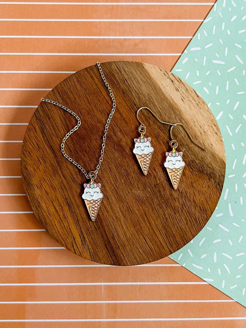Kitty Cone - Katzen Halskette Kinder Schmuck Mädchen Ohrringe Charm -Mädchen Geschenk -Spaß -Emaille Anhänger von littlegembabes