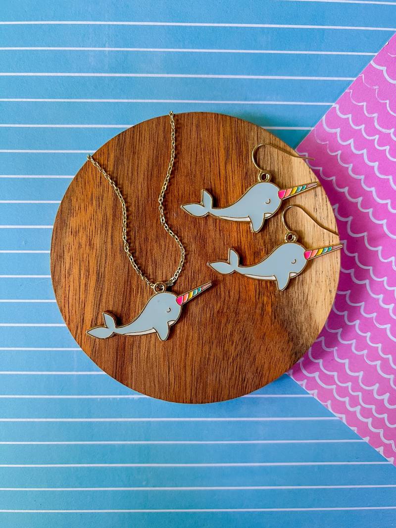 Nelly - Narwal Halskette Ohrringe Schmuck Emaille Mädchen Geschenk Lustiger Kleiner von littlegembabes