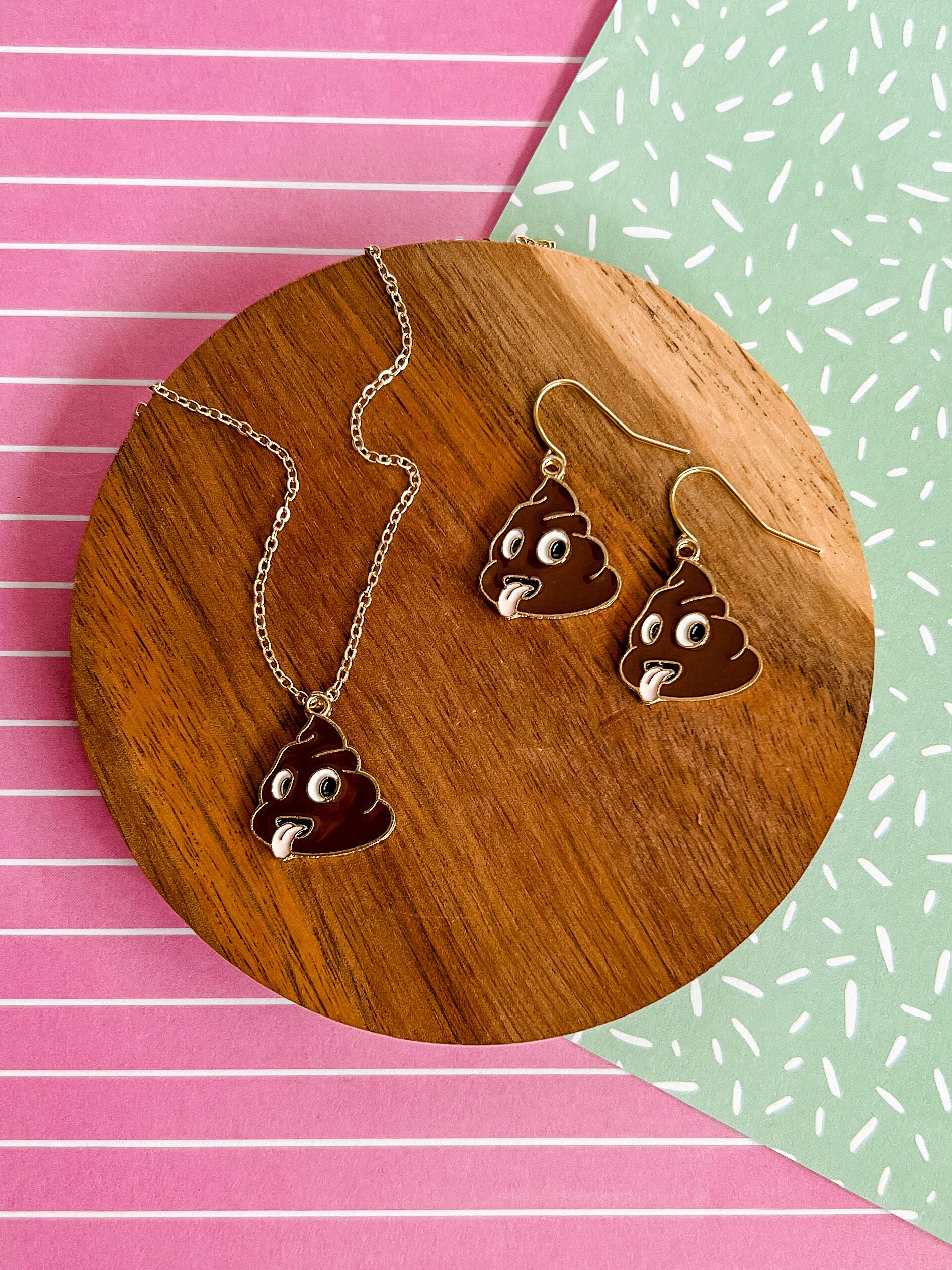 Poop Emoji Set - Halskette Schmuck Ohrringe Lustiger Mädchen Geschenk Knebel Lustiges von littlegembabes