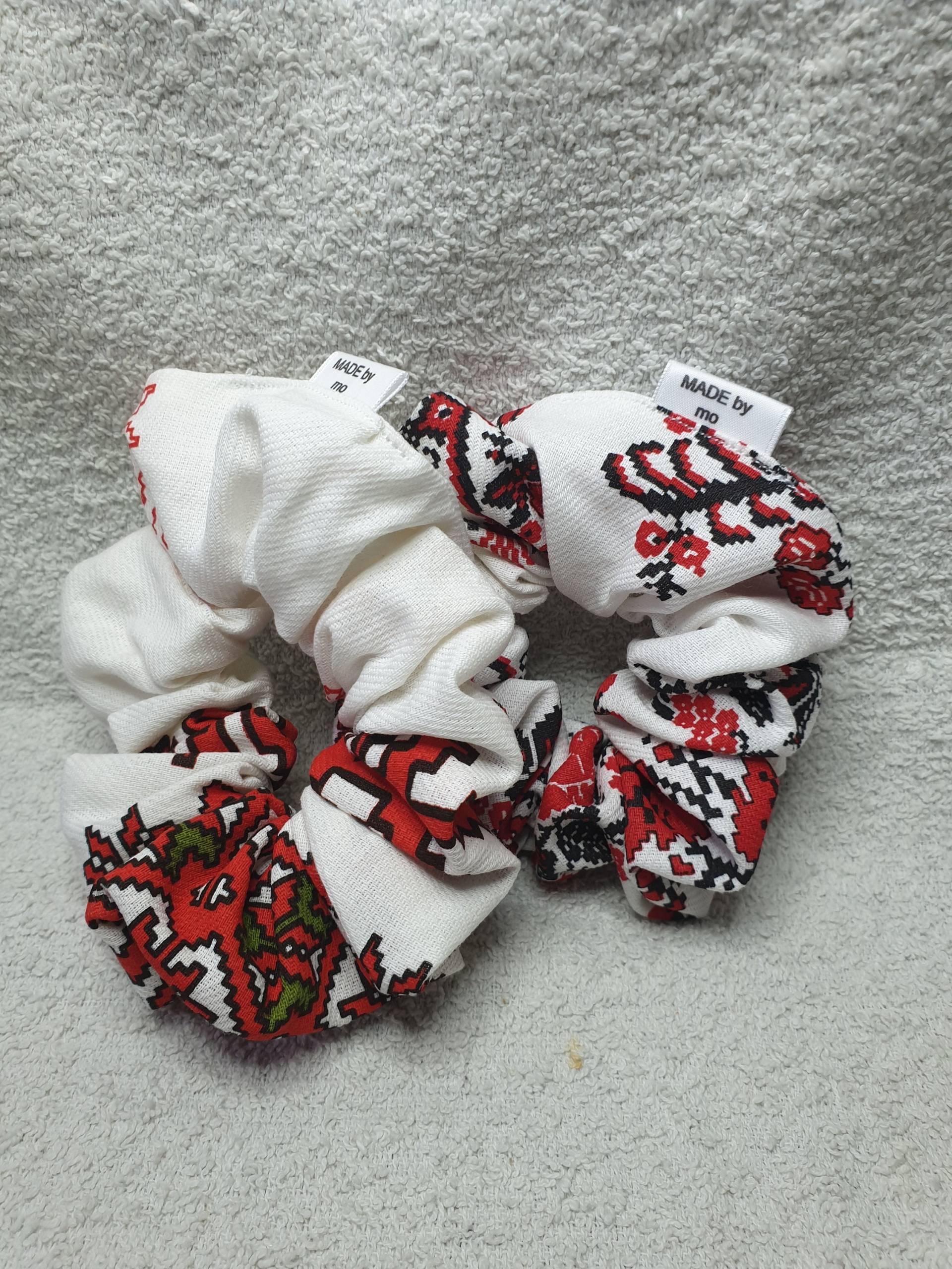 Haargummi, Scrunchie, Rumänisch Muster Rose Traditionale Haargummi, Scrunchie, Rumänisch Muster Rose Traditionale von littlegiftsbymo