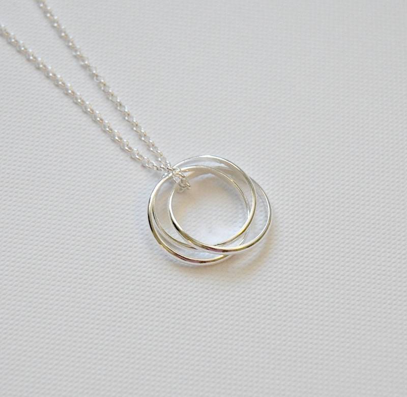 sterling Silber Halskette Mit Ineinandergreifenden Kreisen, Anhänger Ringe sterling Silber Halskette Mit Ineinandergreifenden Kreisen, Anhänger Ringe von littleglamour