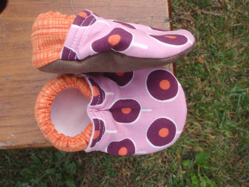 Baby Schuhe - Moderner Lavendel Und Pflaume Orange Druck Auf Bestellung Größen 0-24 Monate 2T-4T von littlehouseofcolors