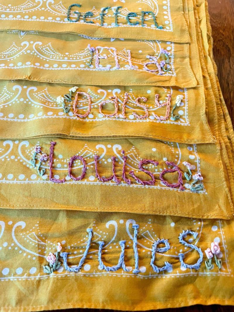 Gesticktes Namensbandana | Gruppengeschenk Mehrere Farben Und Personalisierung Verfügbar Gesticktes Namensbandana | Gruppengeschenk Mehrere Farben Und Personalisierung Verfügbar von littlelambdesignsUS