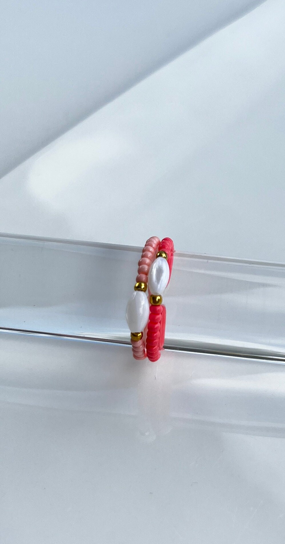 Perlen Ring Aus Glasperlen Mit Ovaler Perlmuttperle Perlen Ring Aus Glasperlen Mit Ovaler Perlmuttperle von littlemasterworks